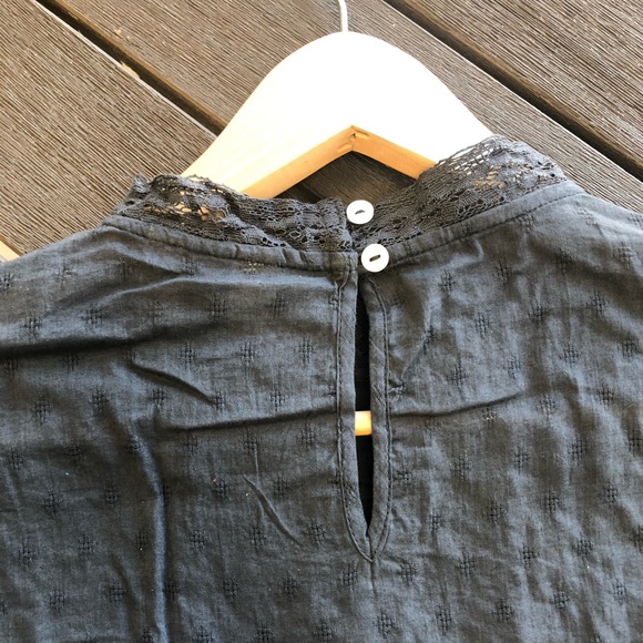 ‼️SALE‼️ UNIVERSAL THREAD 🎯 Gray Puff Sleeve Eyelet Blouse - Picture 3 of 10